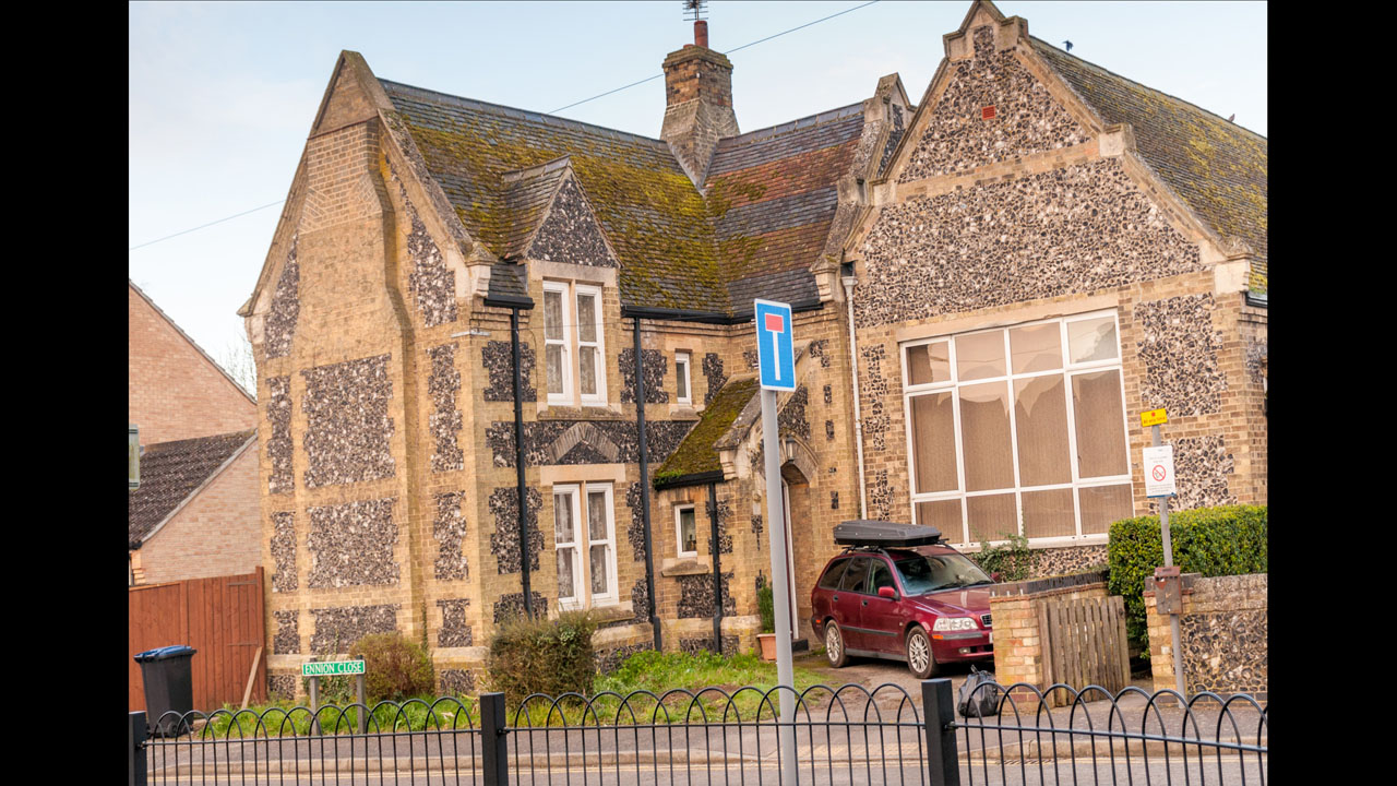 CE Primary School, Clay Street/Ennion Close modern photo