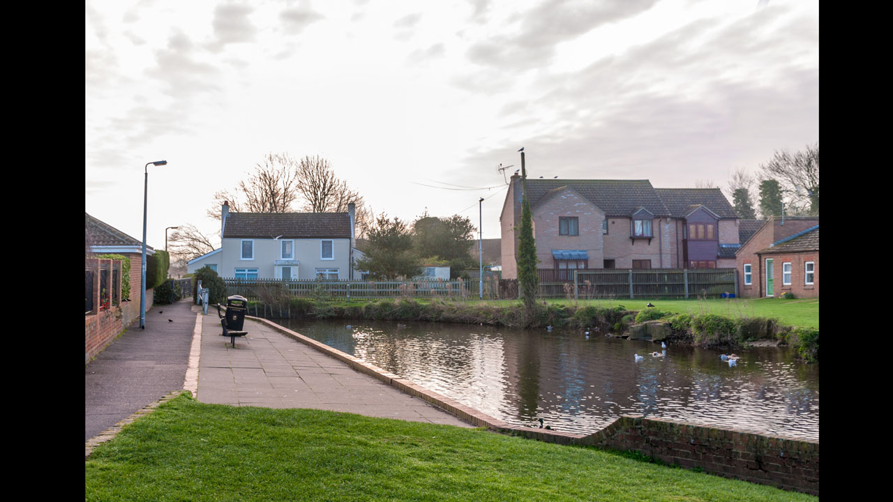 Brook Dam Lane modern photo